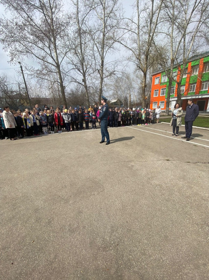 17 апреля в МБОУ «СОШ №7» прошла учебно-тренировочная эвакуация всех учащихся и работников школы..