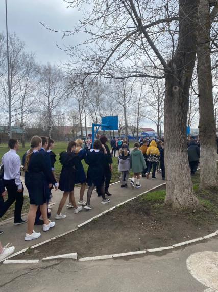 17 апреля в МБОУ «СОШ №7» прошла учебно-тренировочная эвакуация всех учащихся и работников школы..